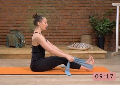 Antrenament pilates pentru brate cu banda elastica