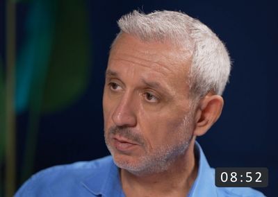 Cum putem depăși frica de singurătate?